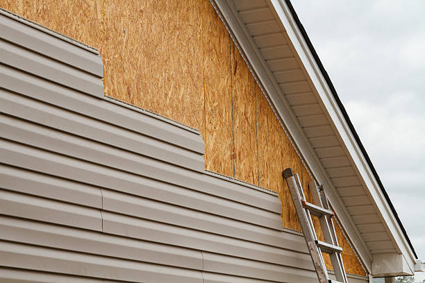 Professional Siding Contractor technician working in Piedmont, SC